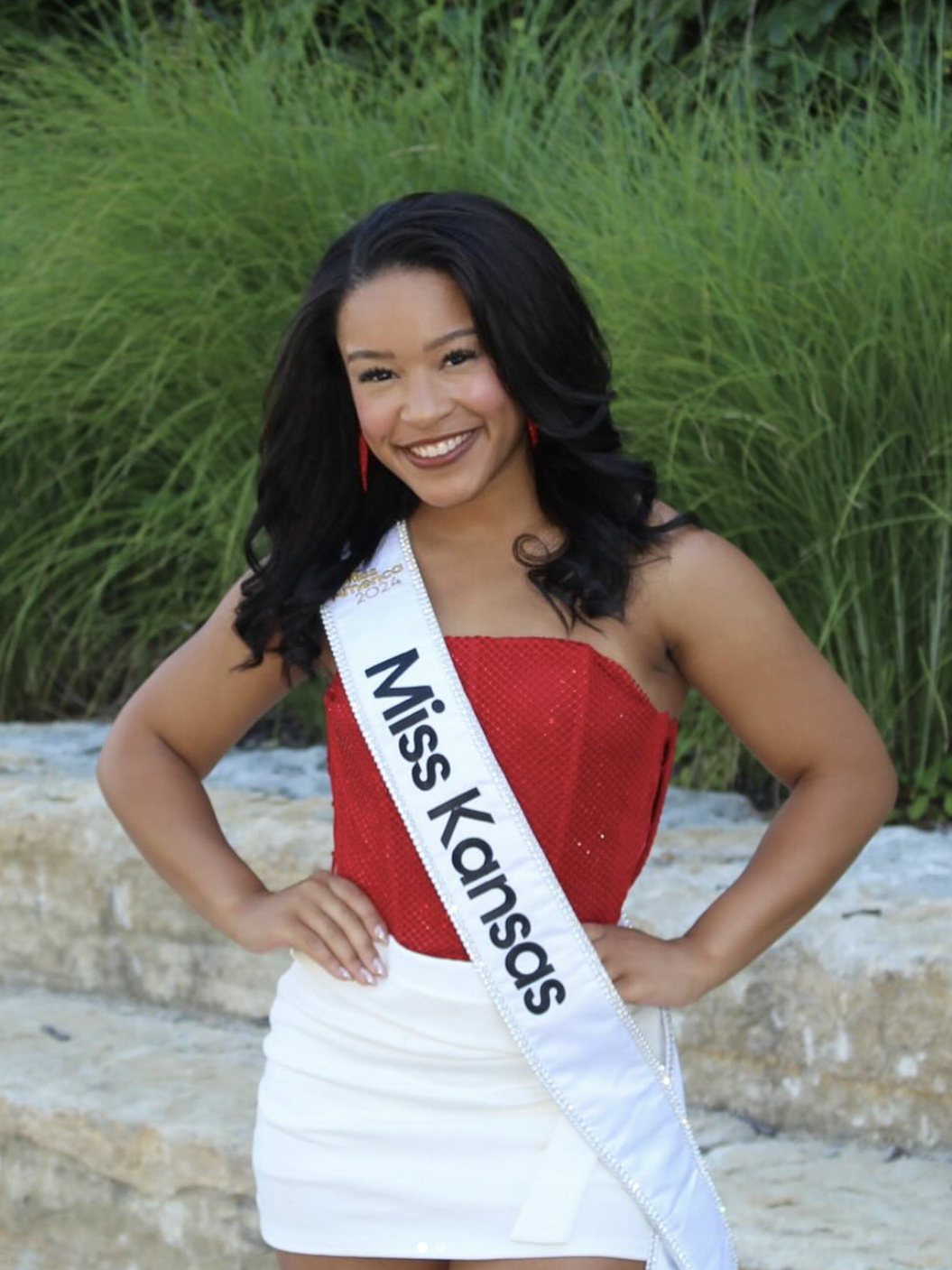 alexis smith, miss kansas 2024 posing